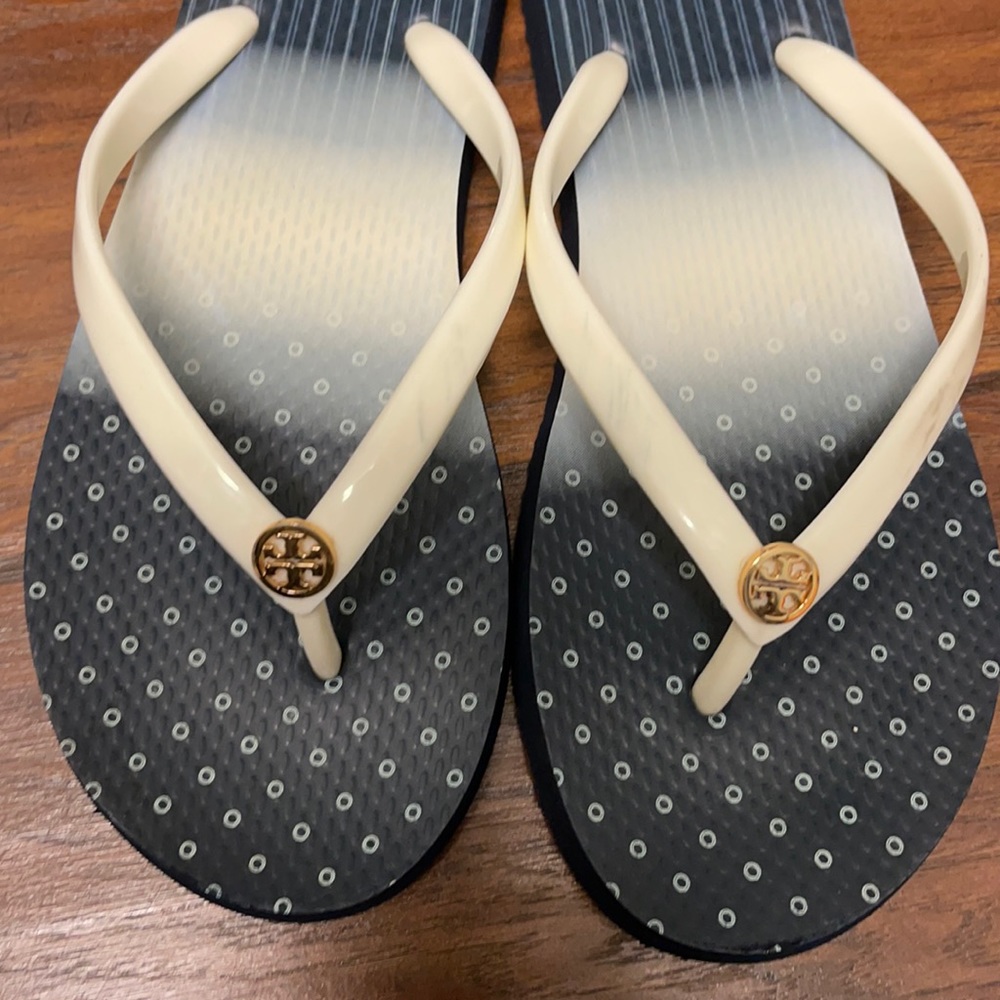 Flip flops. Tory Burch